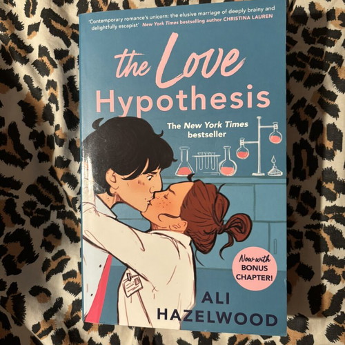 The Love Hypothesis by Ali Hazelwood like new with bonus chapter