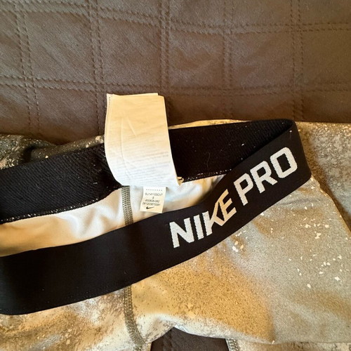 Nike women's 3/4 leggings like new