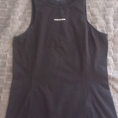Calvin Klein sleeveless t shirt black like new, size L