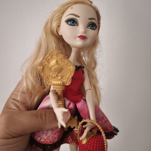 Ever After High Apple White doll used, original accessories