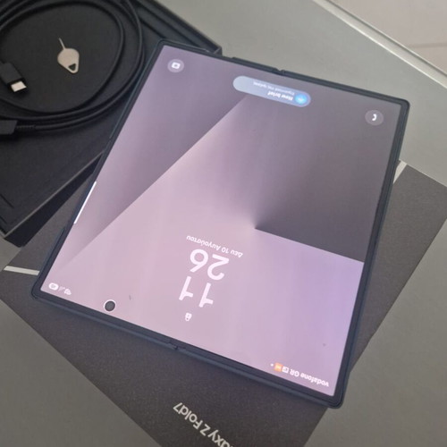 Samsung Galaxy Z Fold 7 512 Gb like new with warranty and 2 cases