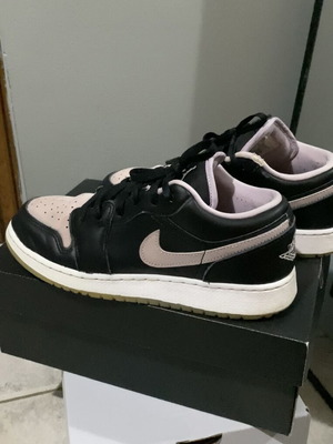Jordan 1 Low SE μεταχειρισμένα, μαύρα/λιλά, νούμερο 39 με κουτί
