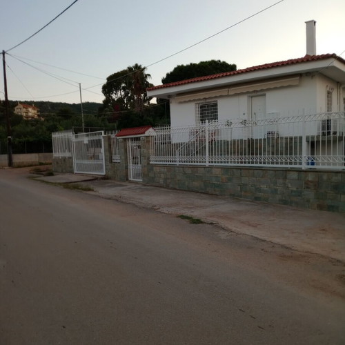 Detached house in Agioi Apostoloi Attica near sea, renovated