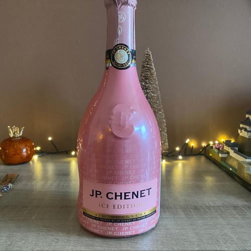 Rosé sparkling wine new