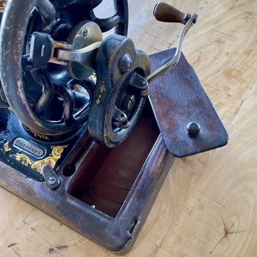 Singer 28k Sewing Machine used, Victorian Ottoman Carnation design 1901