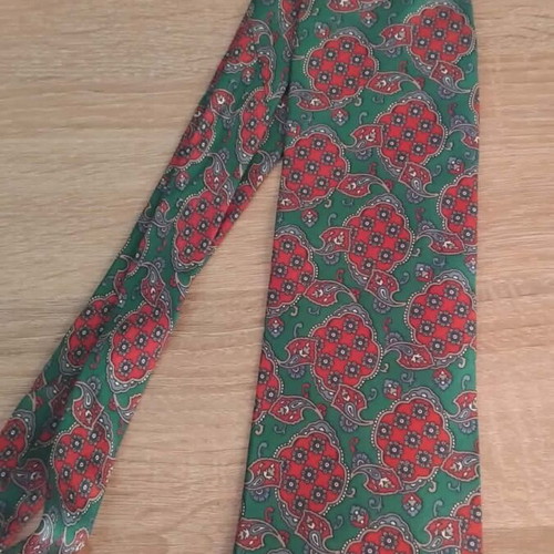 Silk tie like new, red and green