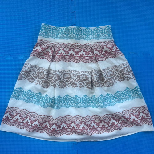 Pleated skirt Moutaki size small like new, multicolor
