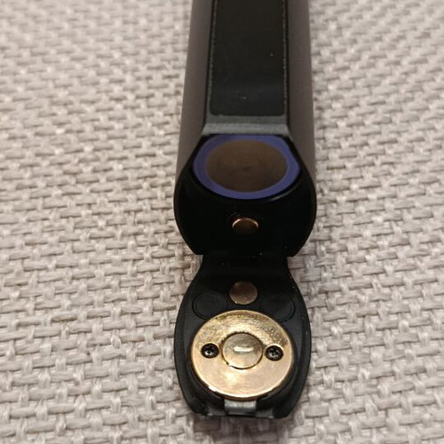 XMax Starry 3.0 vaporizer used with charging cable
