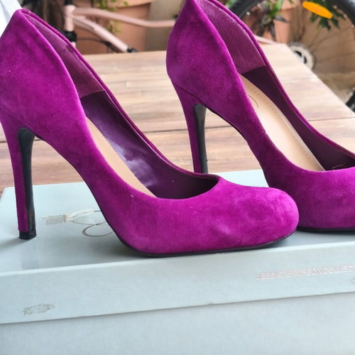 Jessica Simpson fuchsia pumps size 38.5 like new
