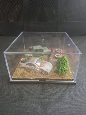Μίνι διόραμα Abandoned Cars 1:64 καινούργιο, χειροποίητο
