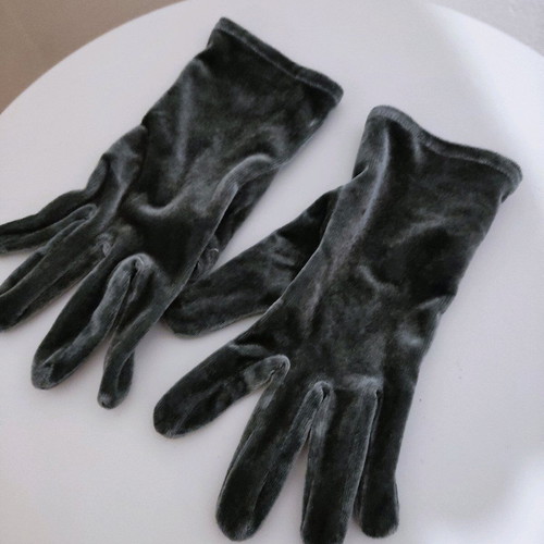 Velvet gray gloves like new
