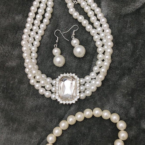 Jewelry set necklace earrings and bracelet new, white pack