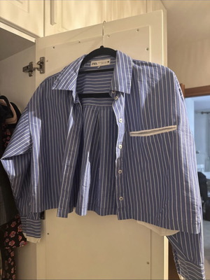 Zara crop shirt like new, white and blue, size XS