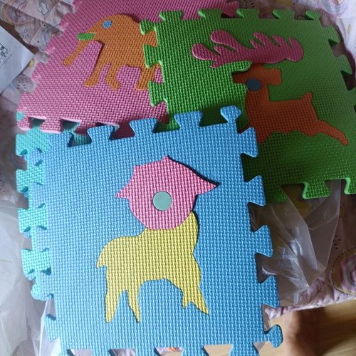Floor tiles for kids safety with animals and numbers, pack of 20, like new