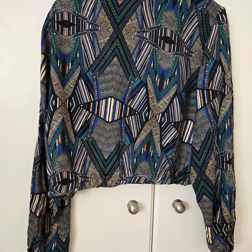 Namaste shirt thin cropped like new, one size multicolor