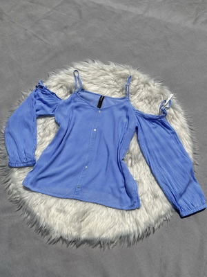 Blouse like new, very delicate and thin, blue