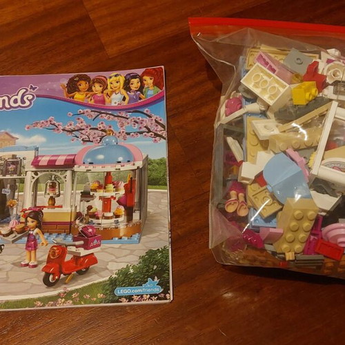 Lego Friends Heartlake Cupcake Café like new