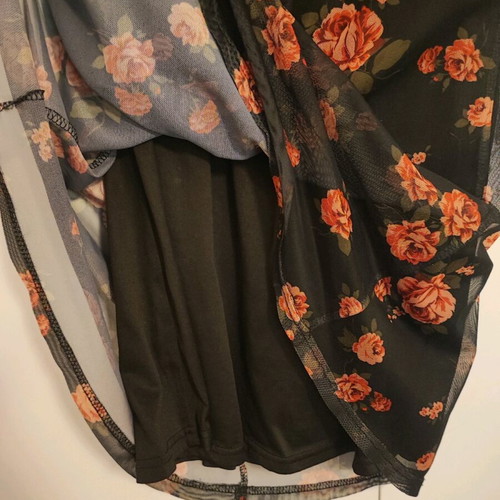 Stradivarius mini dress with flowers Medium like new, black and red