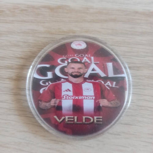 Olympiakos players badge or magnet No17 new