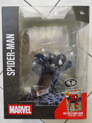 Spider-Man McFarlane Platinum Edition Marvel figure with comic book