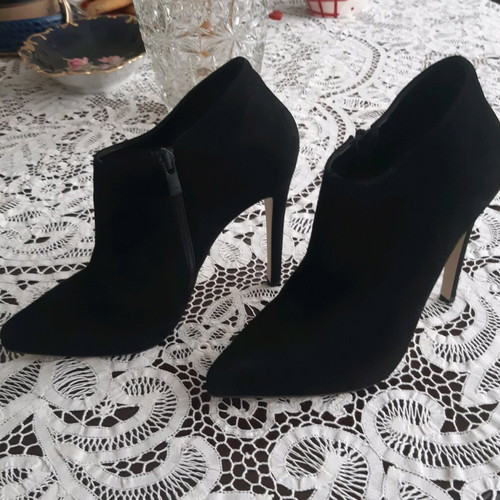 Luxury Fardoulis ankle boots 38 new, black suede with leather sole