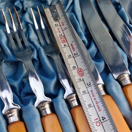 Old set of Vangelis mastic knives, missing one fork