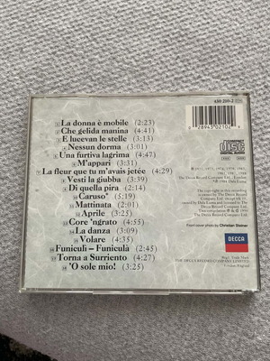 The Essential Pavarotti CD like new