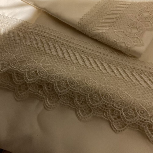 Satin luxury double bed sheets like new, elegant ecru-sugar color