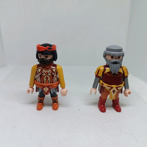 Playmobil knights and horses used, pack of 12 pieces