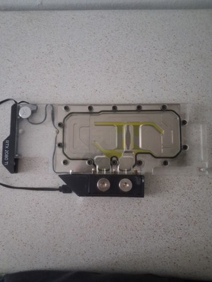 EK-Quantum Vector Strix RTX 2080 Ti D-RGB water block, nickel plexi