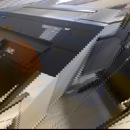 HP DesignJet 1050 c plus Плотер голям формат принтер