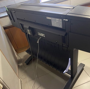 HP DesignJet 1050 c plus Плотер голям формат принтер