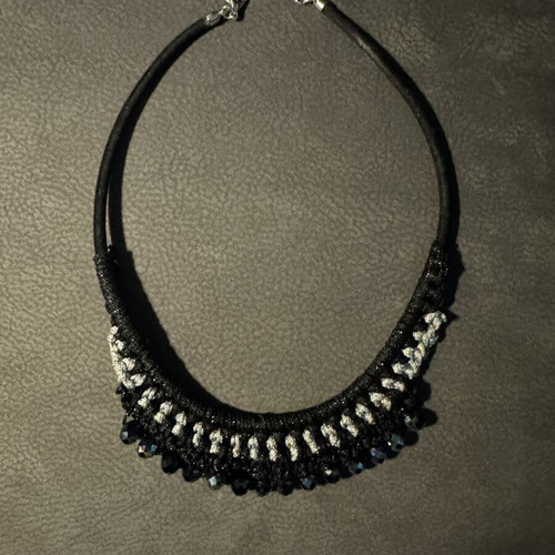 Necklace with thread and beads, black and grey