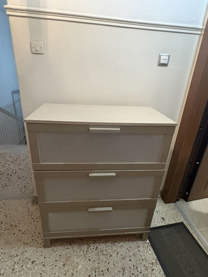 Chest of drawers with 3 drawers