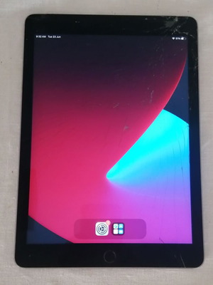 Ipad Air 2 128GB used, broken screen, fully functional touch and battery