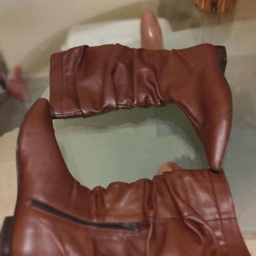 Brown boots used, size 40, with gathers and low heel