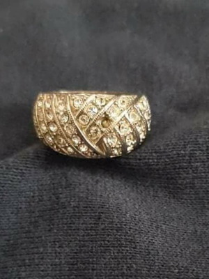Ring like new, silver color with stones faux bijoux