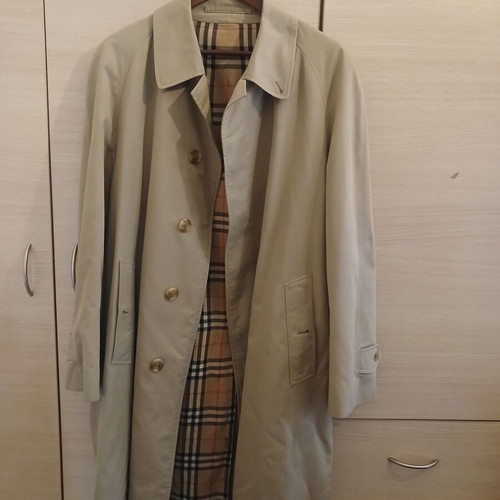 Burberry trench coat size L like new, beige