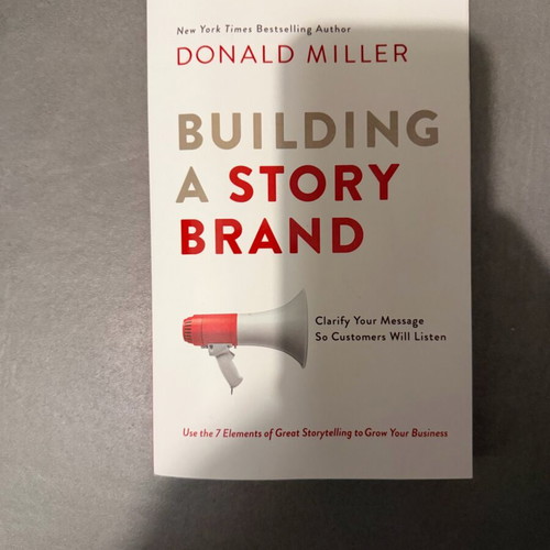 Building A Story Brand book like new, English