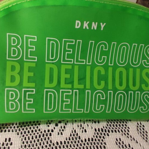 DKNY Be Delicious toiletry bag like new, waterproof, green