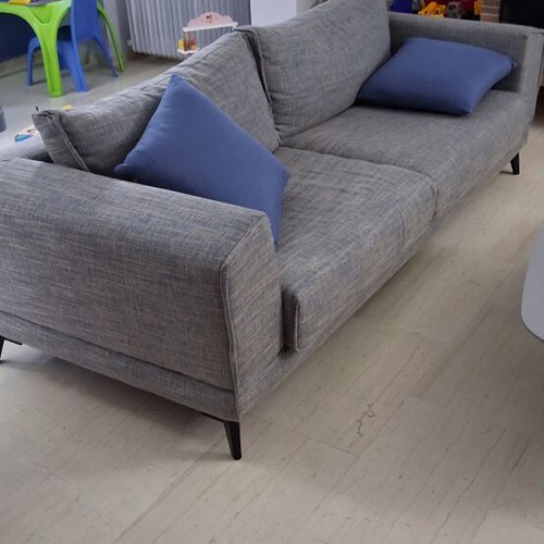 Porcelana three-seater sofa, 2.30x1.00 m