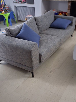 Porcelana three-seater sofa, 2.30x1.00 m