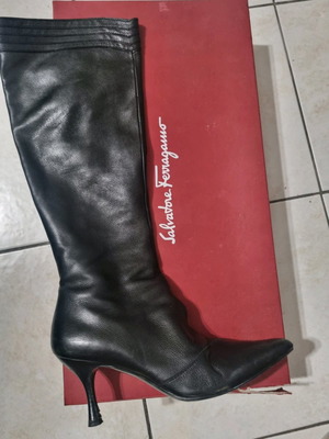 Μπότες Salvatore Ferragamo μεταχειρισμένες, μαύρες, μέγεθος 41