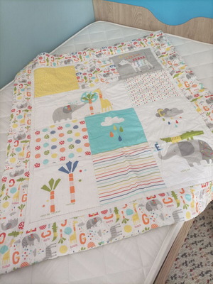 Baby quilt like new, lightweight for crib 0.90 x 1.10