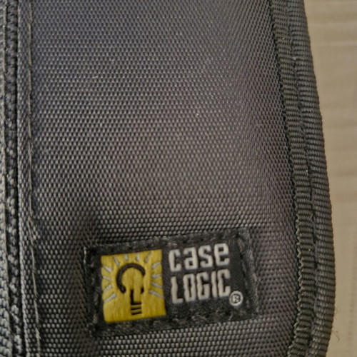 CD case with zipper, 92 slots