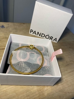 Pandora гривна с цилиндрично закопчаване и змийска верижка 19см позлатена 14К
