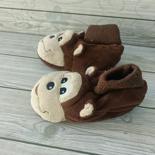 Monkey slippers size 26, Sharmantino