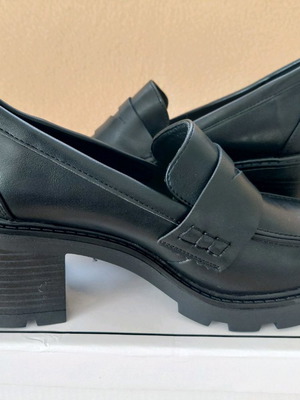 Loafers-style pumps new, size 40, black