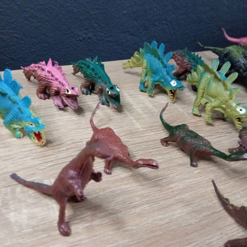 Vintage Plastic Dinosaur Figures used, 70s set