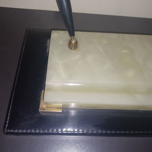 Onyx pen desk base used